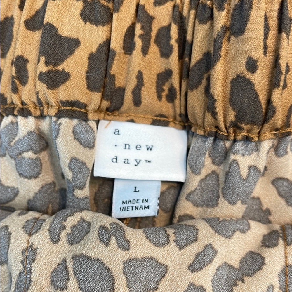 NWOT A New Day High Waist Brown and Black Shorts - Picture 2 of 3